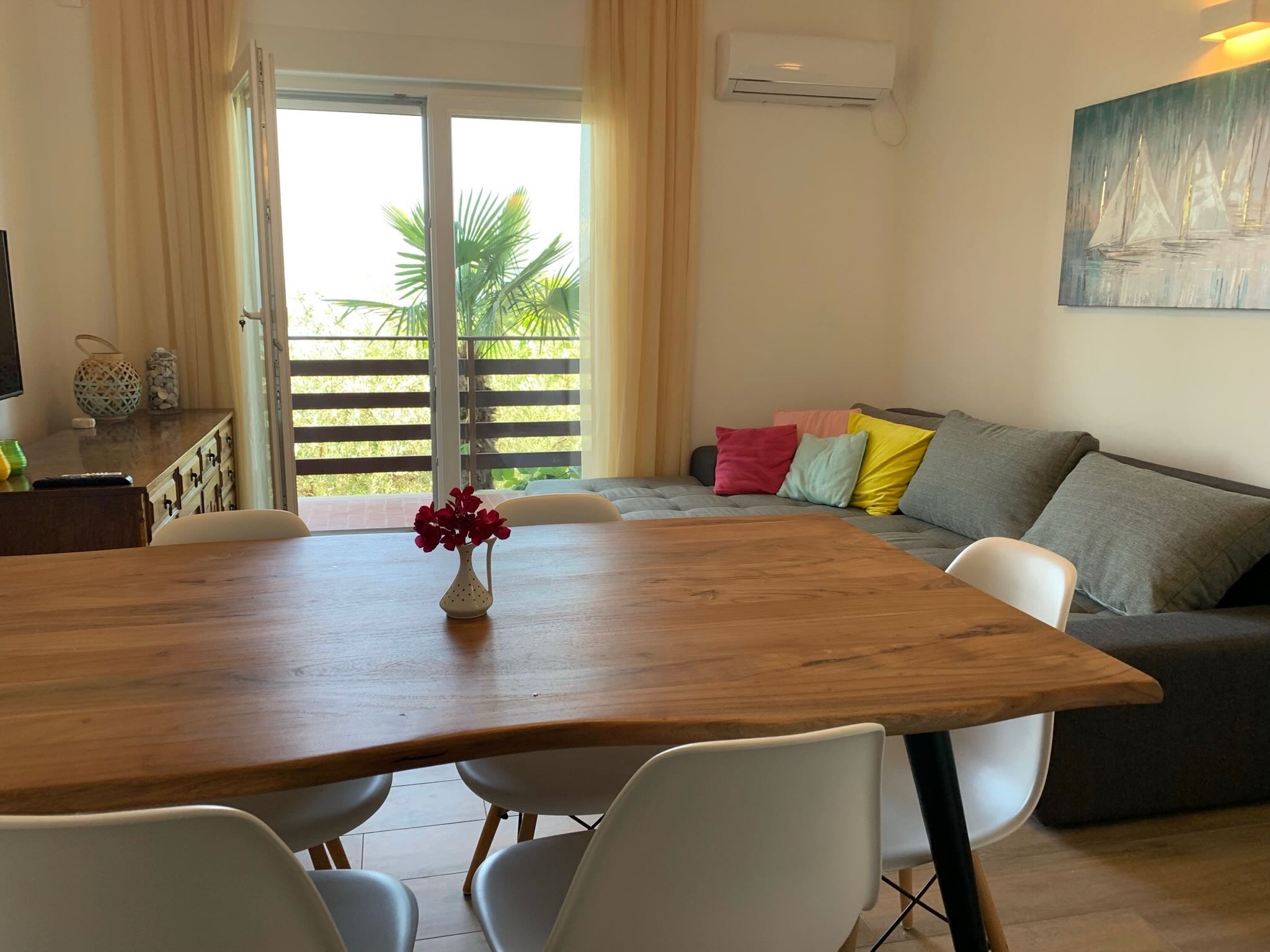 Sunce 2 living and dining room